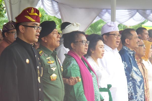 Bersama Moeldoko, Jokowi Ajak Jadikan Nyepi Momen Refleksi