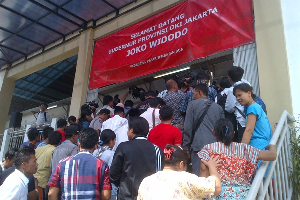 JPO Roboh Usai Jokowi Resmikan Pasar Jembatan Dua Tambora