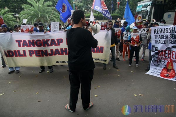 Aksi Buruh Tuntut Pemimpin Pelanggar HAM 
