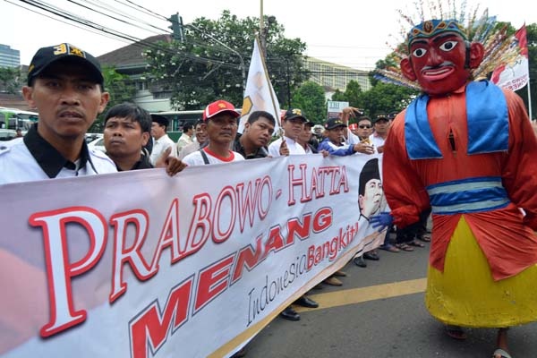 Ribuan Pendukung Prabowo-Hatta Padati Jalan Imam Bonjol