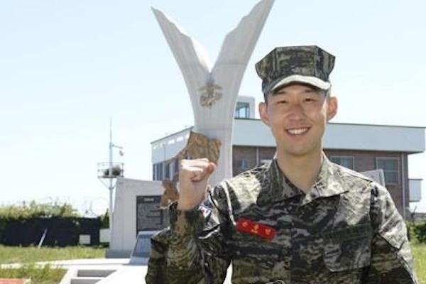 Son Heung Min Raih Penghargaan Militer