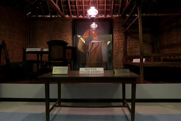 Belajar Sejarah di Museum Satria Mandala