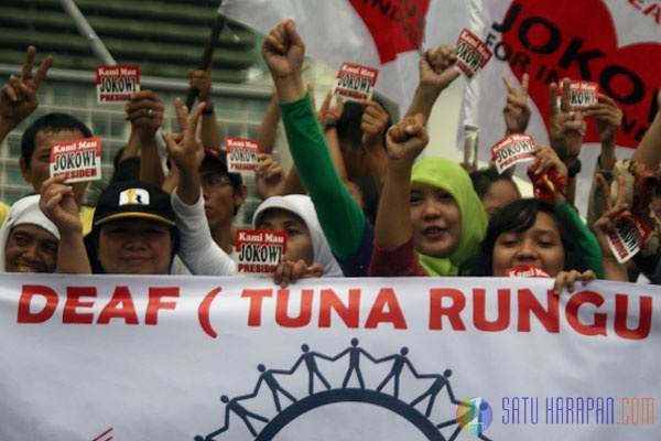 Aksi Penyandang Tuna Rungu Dukung Jokowi Jadi Presiden
