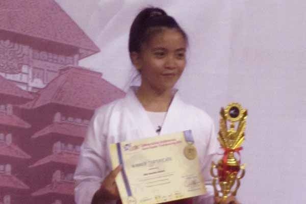 UIOKC 2014: Bella Riansila Karuntu Juara Kumite Senior Putri Terbaik 
