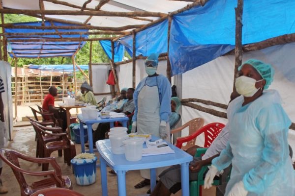 Dokter Gambarkan Betapa Cepatnya Persebaran Ebola