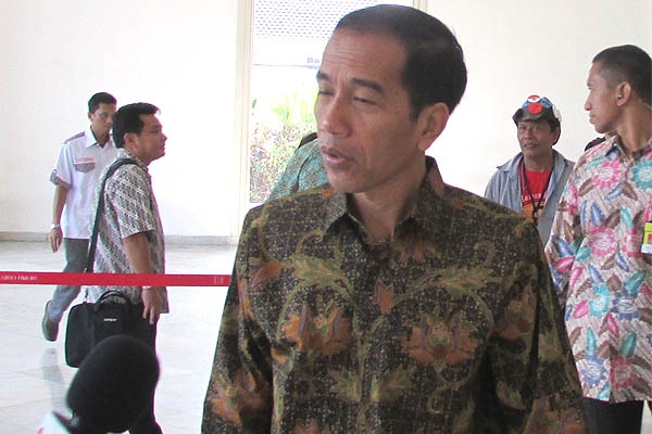 Joko Widodo Akan Wajibkan Menterinya Berbatik