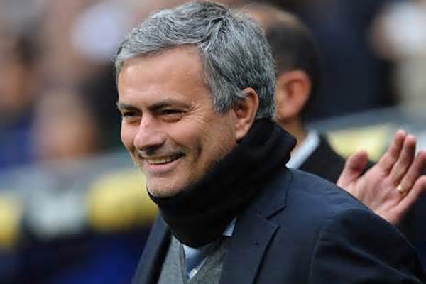 Jose Mourinho Sesalkan Kartu Merah Ivanovic