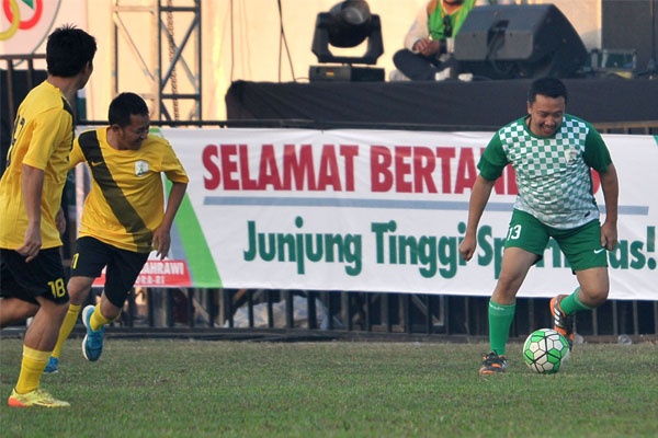 “Di Indonesia Agama Harus Masuk ke Sepak Bola”