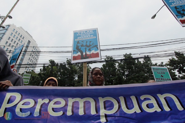 Puluhan Nelayan Demo Kantor DPRD Jakarta
