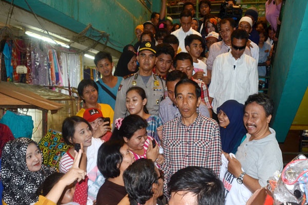 Jokowi Kampanye  Kunjungi Pasar Pasar di Jakarta