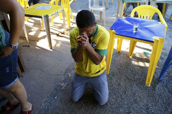 Air Mata dan Doa Warnai Kemenangan Brasil atas Cile