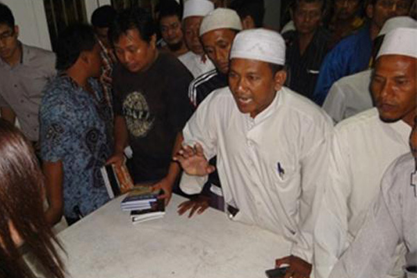 FPI Bubar Paksa Acara Diskusi Alkitab-AlQuran di Surabaya