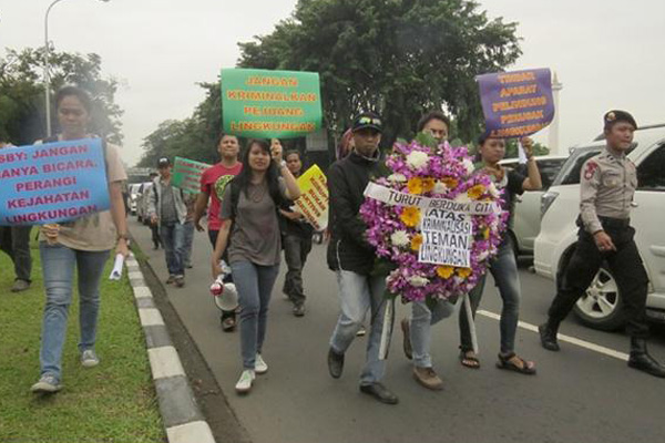 Aksi Karangan Bunga untuk Pemerintahan SBY