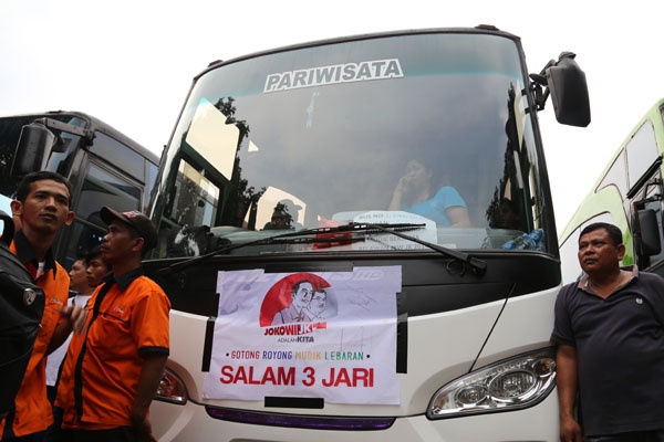Jokowi Lepas Mudik Relawan JKW-JK di Senayan