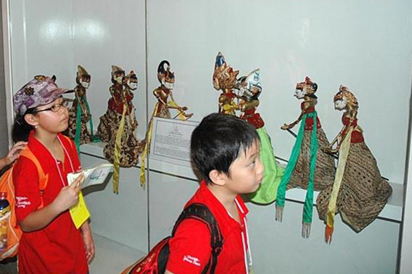 Pelajar Kunjungi Museum Wayang