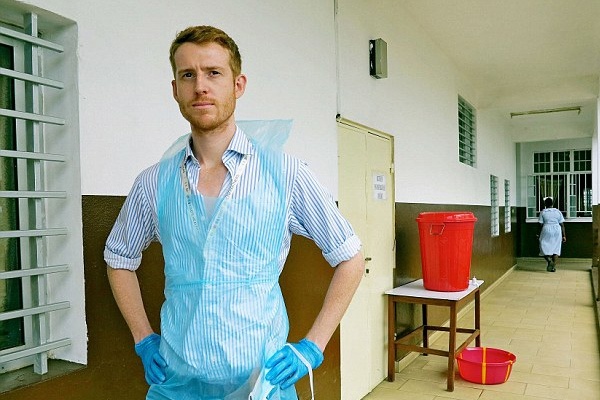 Dokter Gambarkan Betapa Cepatnya Persebaran Ebola