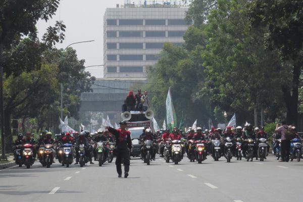 Forum Buruh DKI Jakarta Tuntut Upah Minimum Rp 3,7 Juta