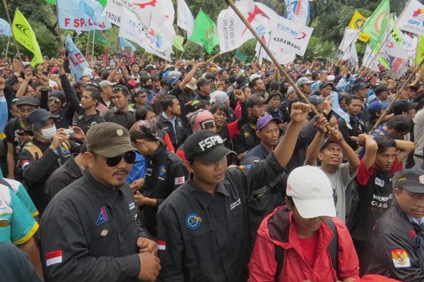 Buruh Kembali Datangi Kantor Jokowi Tuntut Kenaikan UMP