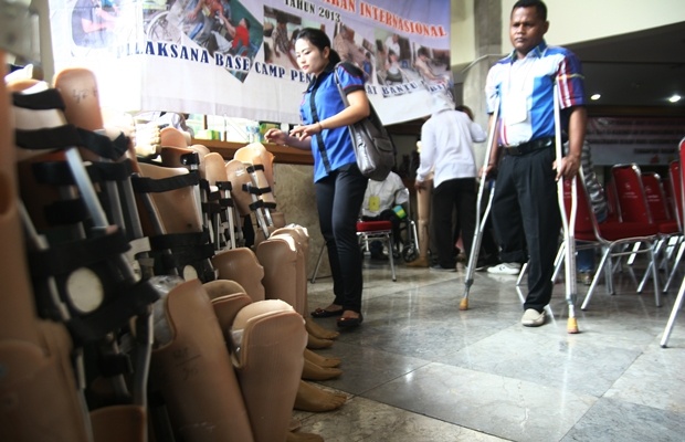Bagi-bagi Tangan dan Kaki Palsu Pada Hari Disabilitas Internasional