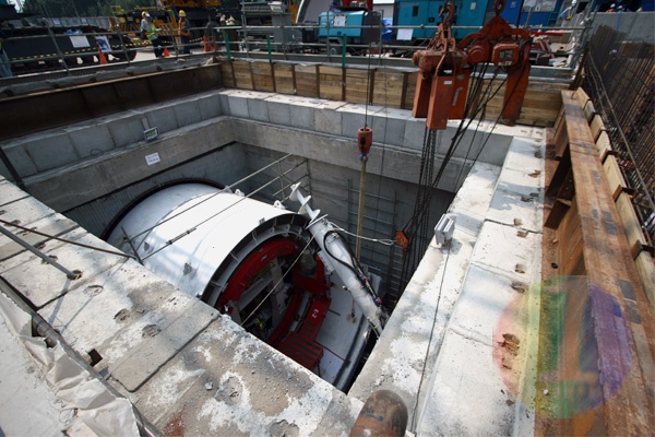 Bor Raksasa Terowongan MRT Mulai Dipasang