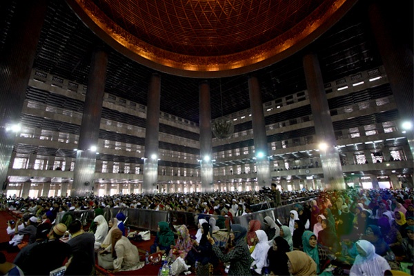 Ribuan Umat Islam Gelar Dzikir Bersama di Jakarta