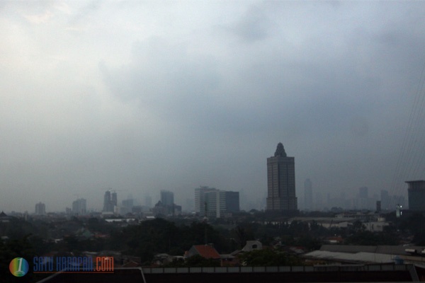Mendung Menyelimuti, Jakarta Berpotensi Diguyur Hujan