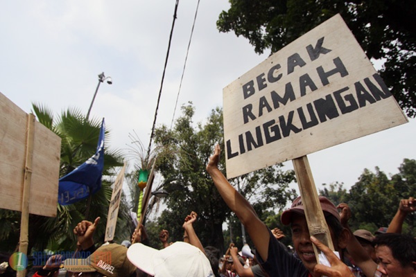 Tukang Becak Jakarta Utara Demo Ahok, Minta Beroperasi