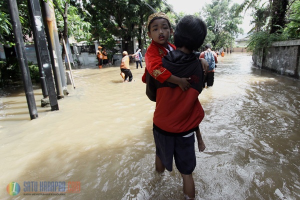 Meski Banjir, Anak-anak PAUD Terpadu Peringati Hari Kartini