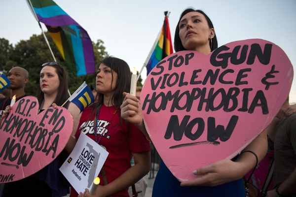 Aksi Simpatik untuk Korban Tewas di Klub Gay di Orlando