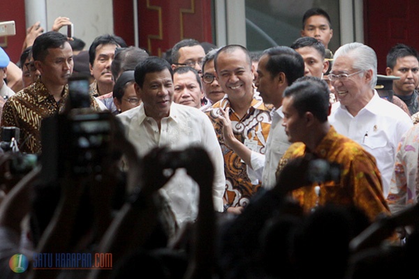 Presiden Jokowi dan Duterte Blusukan ke Pasar Tanah Abang
