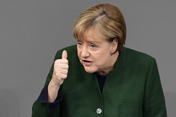 Merkel Kecewa, Trump akan Batalkan Perdagangan Pasifik-Asia