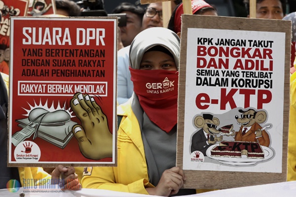 Puluhan Mahasiswa Demo Minta KPK Bongkar Kasus e-KTP