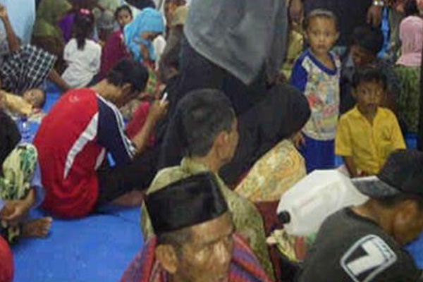 Proses Pemindahan Pengungsi Jamaah Muslim Syiah Sampang ke Sidoarjo