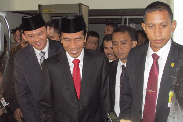 Kendaraan Taktis Jaga Jokowi Saat Pelantikan Anggota DPRD
