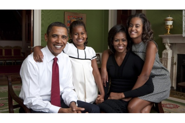 Foto-foto Paskah Resmi Keluarga Obama Penuh Senyum dan Kemesraan