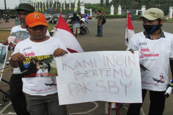 Aksi Damai Pegowes Muslim Syiah di Depan Istana Negara 
