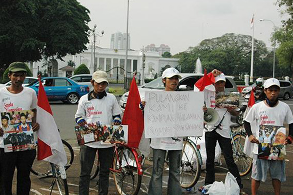 Warga Syiah Sampang Tuntut dikembalikan Ke Kampung Halaman