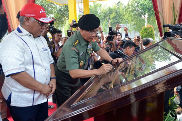 TNI Resmikan SPBT Vi-Gas, Dukung Konversi BBM ke Gas