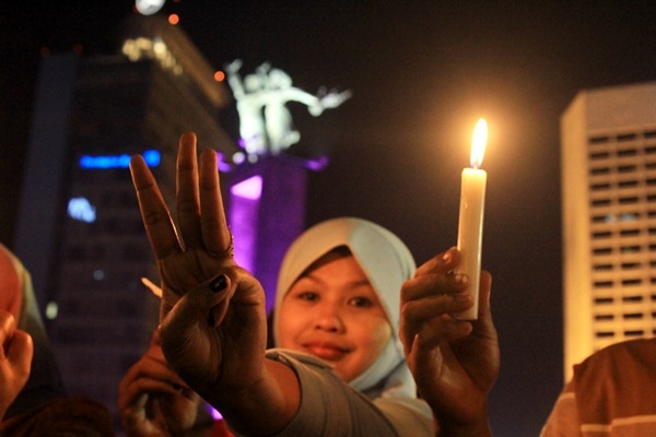 ‘Geruduk’ Seribu Lilin untuk Jokowi-JK