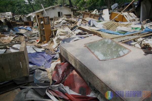 Ratusan Rumah Pemukiman Pemulung Ditertibkan