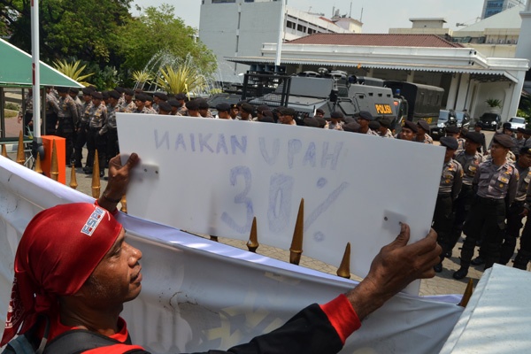 Buruh Tuntut Penetapan UMP