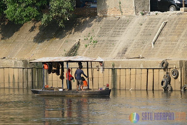 Kemarau Panjang, Sungai Ciliwung Mengering