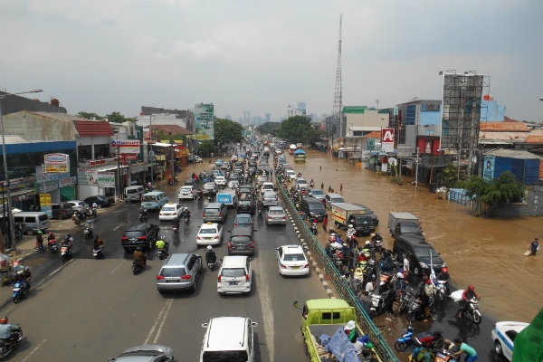 Banjir Landa Permukiman di Kampung Melayu