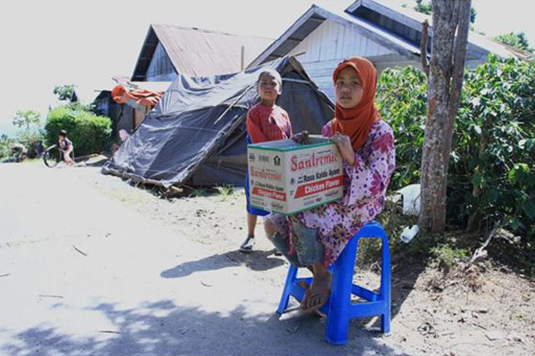 Aktivitas Korban Gempa Aceh di Posko Pengungsian