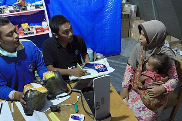Aktivitas Korban Gempa Aceh di Posko Pengungsian