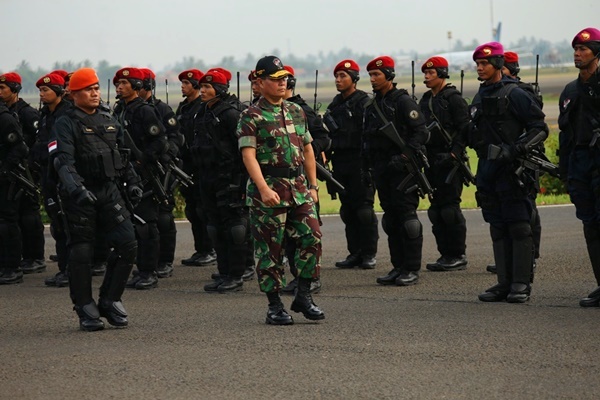 TNI Gelar Simulasi Pembebasan Korban Sandera NIIS