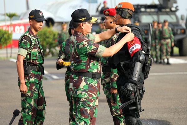 TNI Gelar Simulasi Pembebasan Korban Sandera NIIS