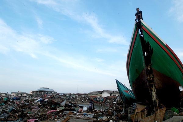 Mengenang 10 Tahun Tsunami Aceh dalam Gambar