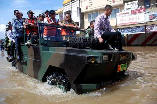 Jokowi Tinjau Sodetan Tarum, JK Peringati Tsunami
