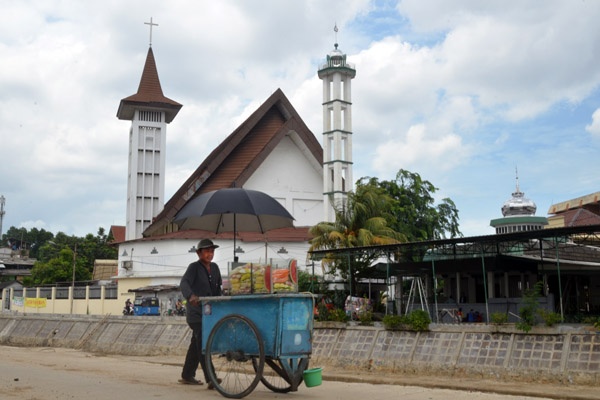 Gereja dan Masjid Berdampingan Cermin Toleransi